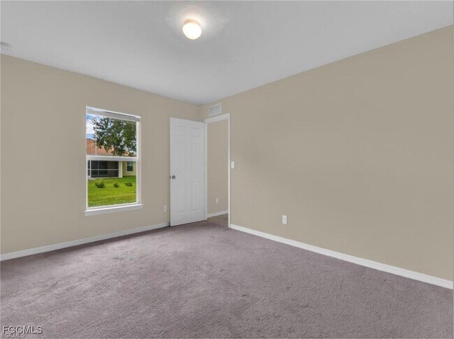 Building Photo - 1700 NE 5th Pl