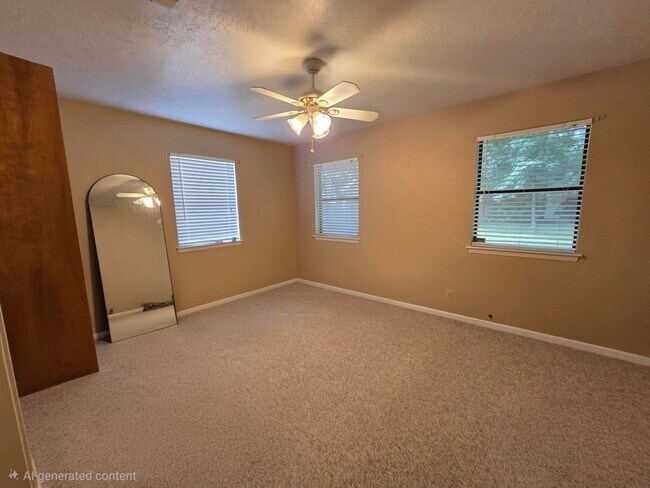 Building Photo - 605 Town Creek Ct