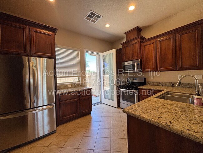 Building Photo - Gated Penryn Patio 2 Story Home, 3 Bedroom...