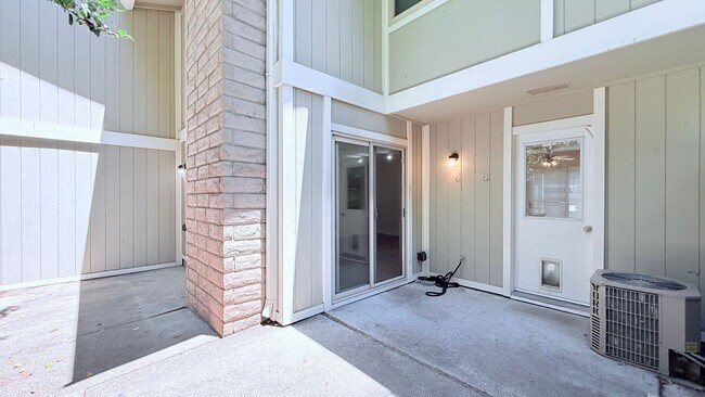Building Photo - 1065 San Ramon Valley Blvd