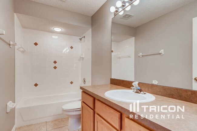 Building Photo - 16103 Kealan Cir