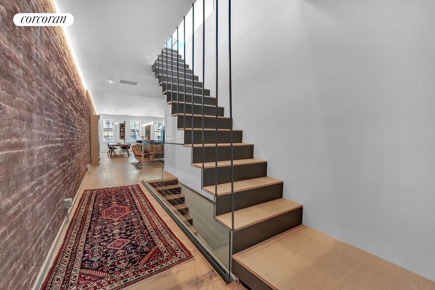 Building Photo - 18 Harrison St