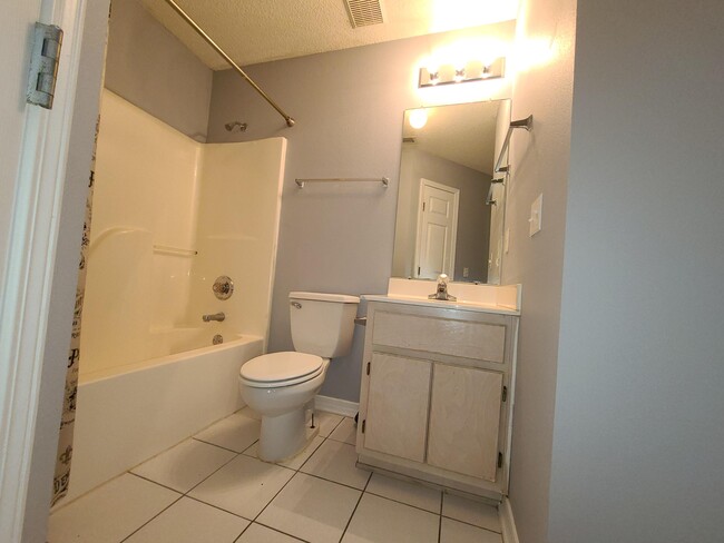 Building Photo - 2787 Bay Club Dr