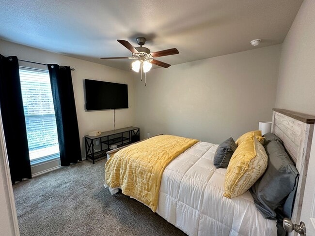 Building Photo - Furnished Rental - Minimum of 30 day stay