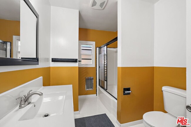 Building Photo - 11004 Mansel Ave