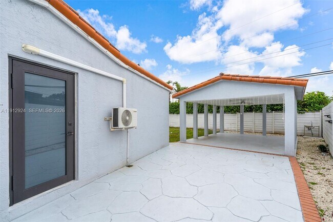 Building Photo - 1230 SW 86th Ct