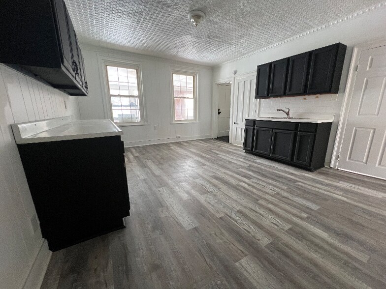 Building Photo - 37 Harmony St