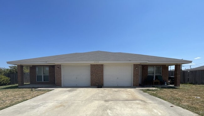 Building Photo - 2609 Vernice Loop