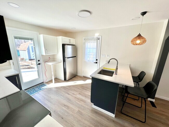 Building Photo - 907 Rollins Ave