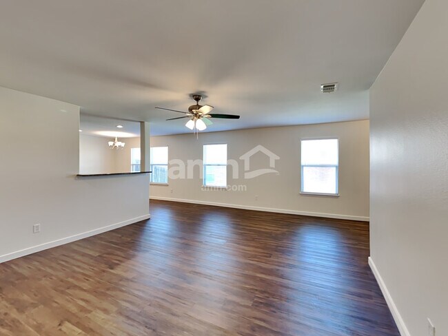 Building Photo - 803 Windflower Dr