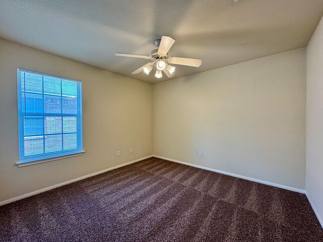 Building Photo - Duplex
