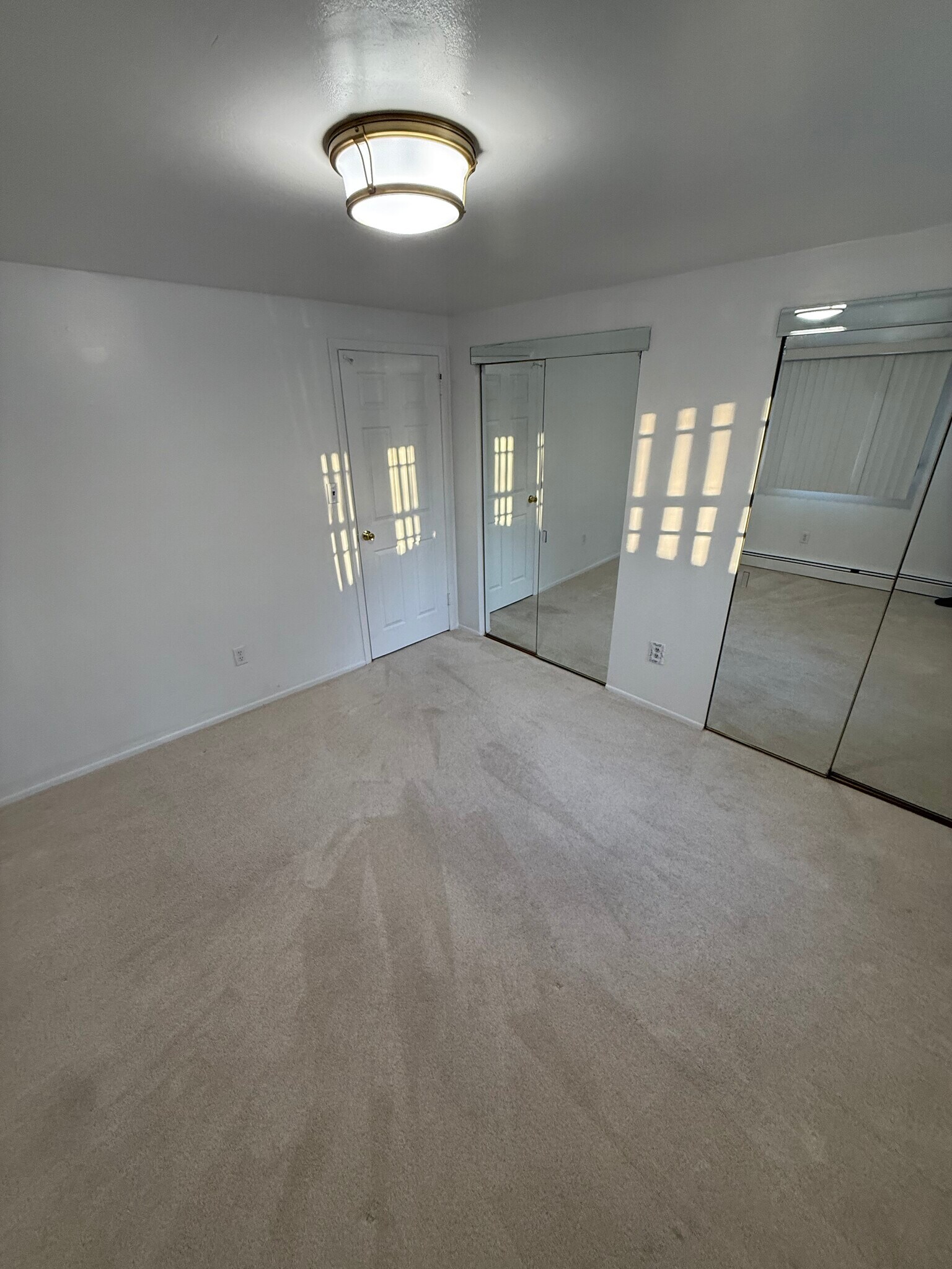 Building Photo - 2355 Vista Ct