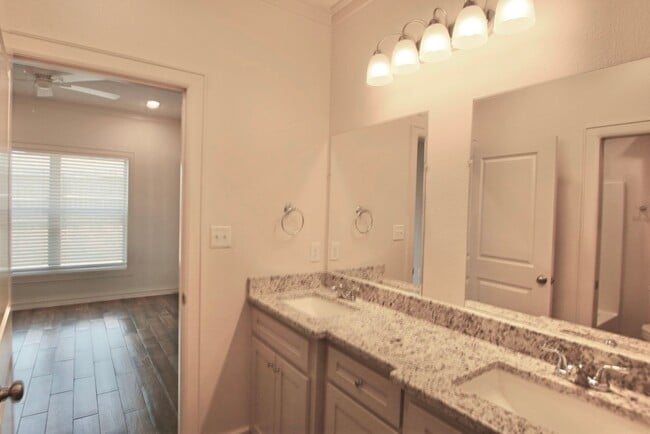 Building Photo - Luxury 3 Bedroom 2 Bath Townhomes in Bullard ISD!