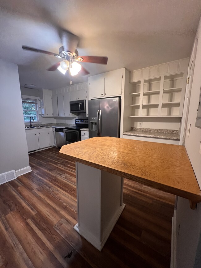 Kitchen - 114 N Meade St