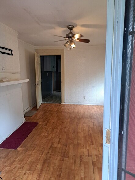 Building Photo - 1617 S Holt St