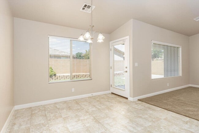 Building Photo - Beautiful 4 Bedroom Home!