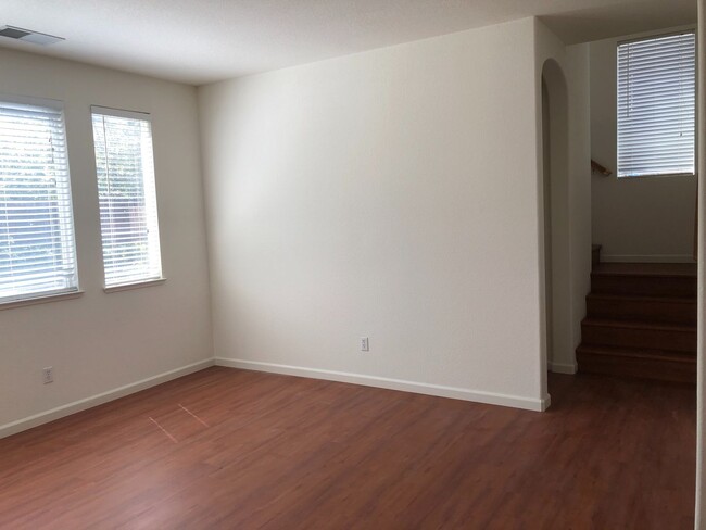 Building Photo - Spacious Folsom Parkway Home Near Park wit...