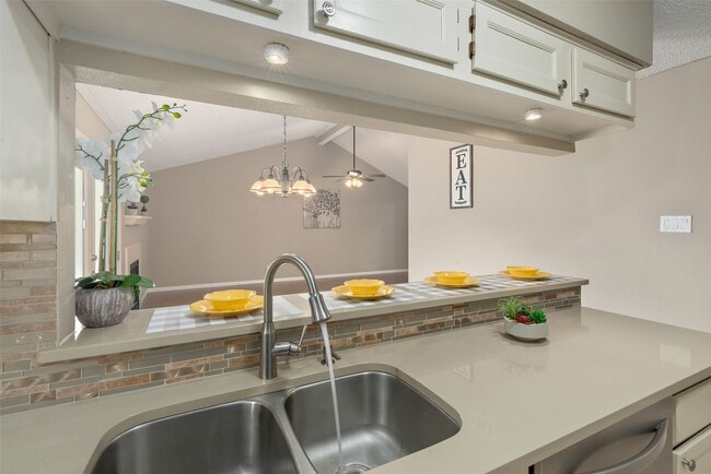 Building Photo - 6602 Montauk Dr