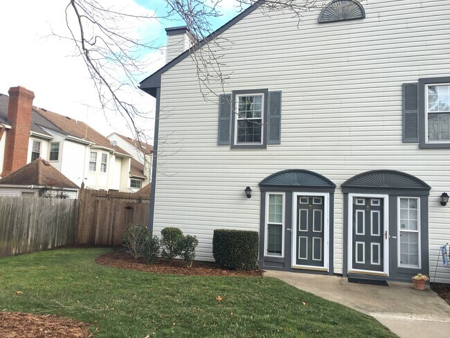 Building Photo - 656 Oleander Cir