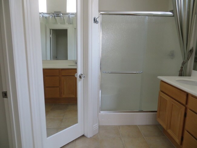 Building Photo - Spotless townhome in Pelagos Carmel Valley!