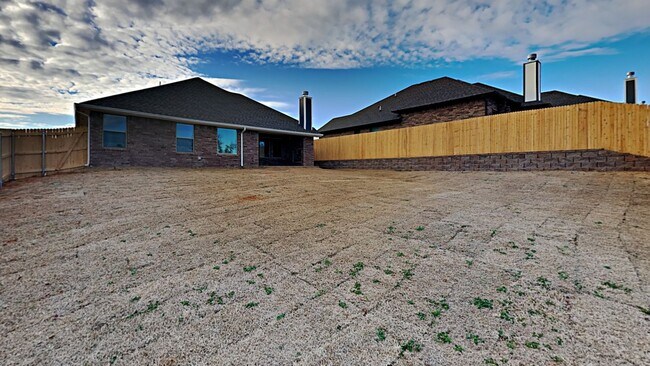 Building Photo - Very nice 3 Bedroom, 2 Bathroom 2 Car garage with Storm Shelter in East Edmond