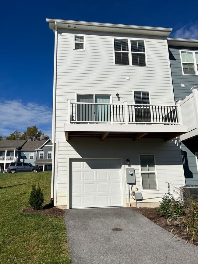 Building Photo - Clifton Community Town Home- Christiansburg
