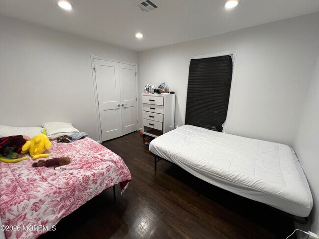 Building Photo - 8 Ridge Rd