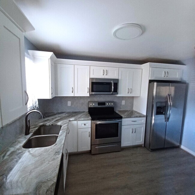 Building Photo - 4820 Lucerne Lakes Blvd W