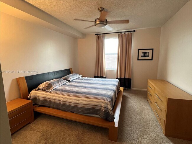 Building Photo - 17150 N Bay Rd