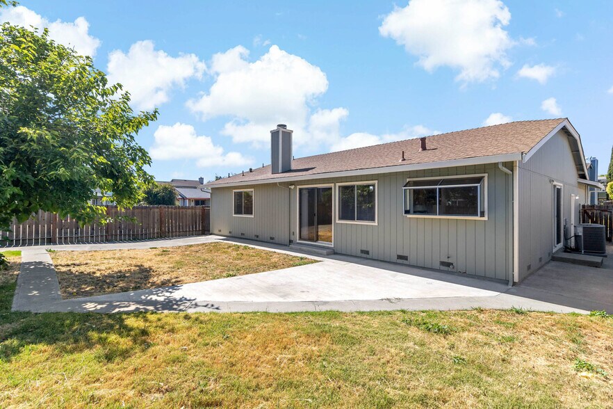 Building Photo - 1401 Prospect Way
