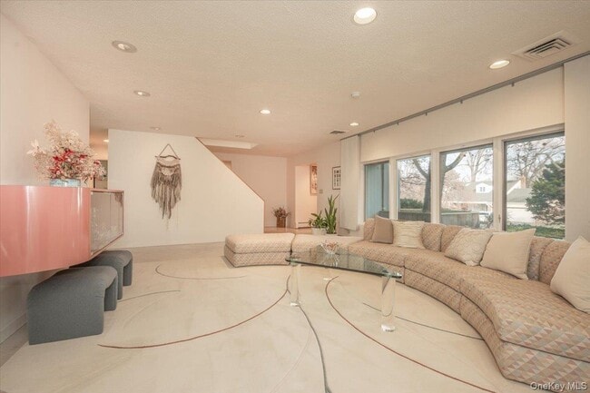 Building Photo - 20 Whitman Rd