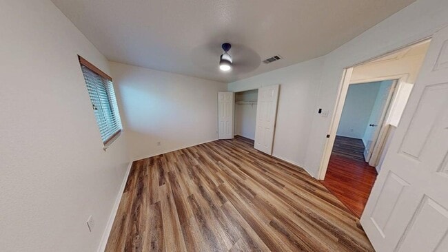 Building Photo - 6705 Rosita Oak Dr