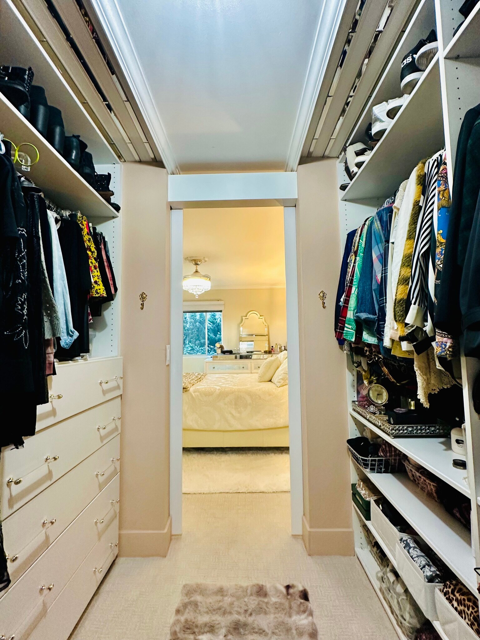 Building Photo - 8400 De Longpre Ave