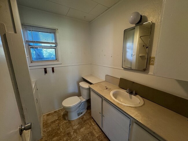 Building Photo - 3956 V St