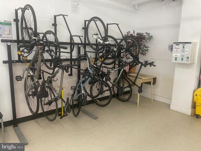 Building Photo - 1900 Key Blvd