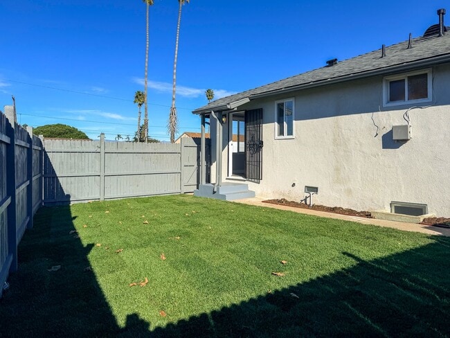 Building Photo - 502-504 E Hemlock- LT