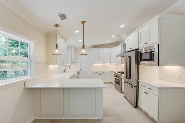 Building Photo - 770 Crest Valley Dr NW