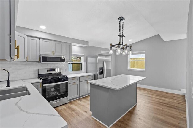 Building Photo - 102 East St