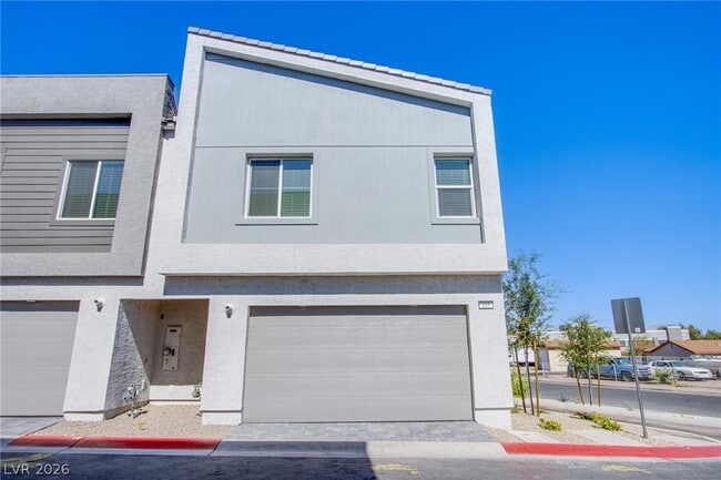 Building Photo - 145 Aqua Cmns