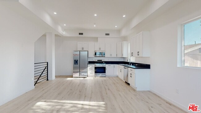 Building Photo - 1509 Cloverdale Ave