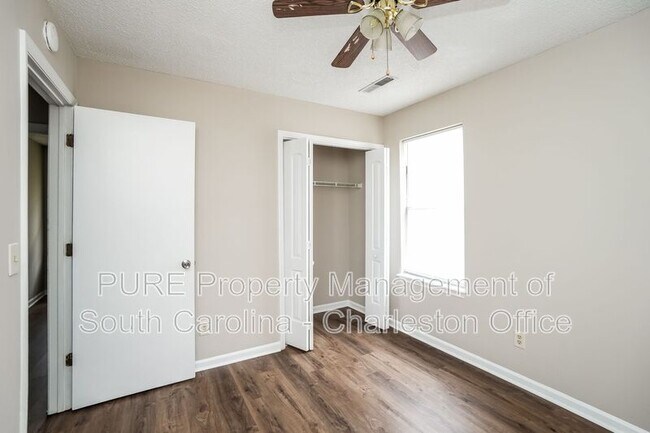 Building Photo - 9506 S Cardinal Dr