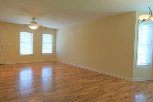 Building Photo - 129 River Oaks Cir