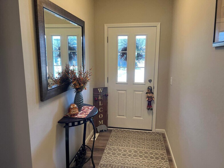 Front Foyer - 1827 Waterfall Way