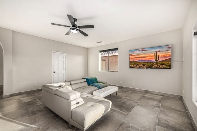 Building Photo - 5211 N 193rd Ave