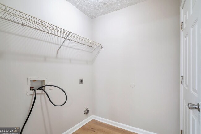 Building Photo - 5901 Valley Green Rd