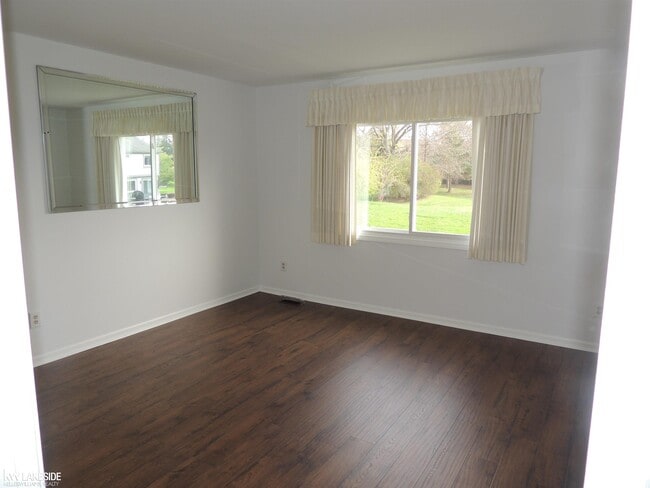 Building Photo - 1600 Stonecrest Dr