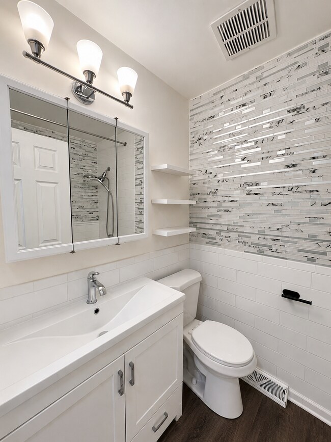 Building Photo - Charming 3-Bedroom Home in the Heart of Clarksville!