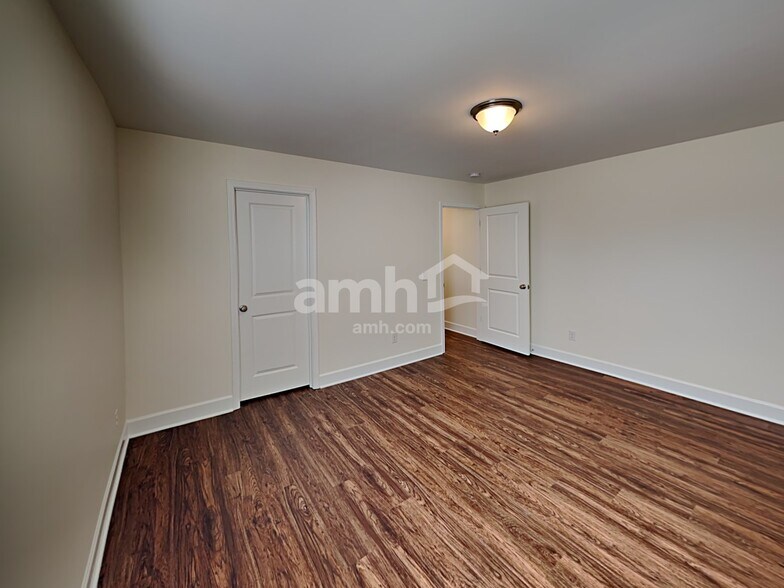 Building Photo - 3004 Esquire Dr