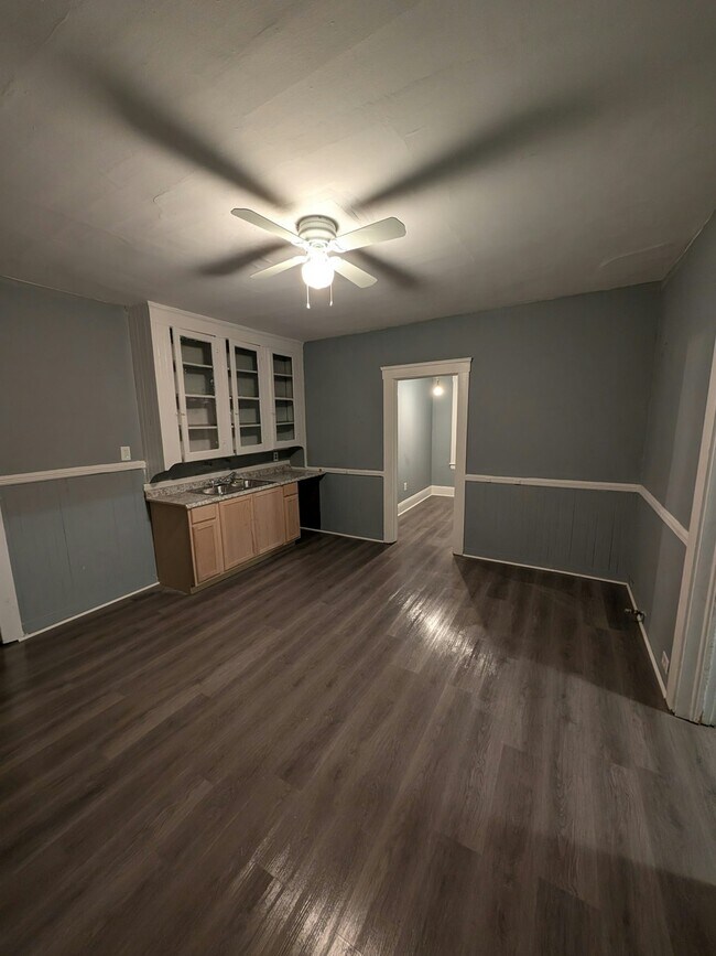 Primary Photo - 1169 E 60th St