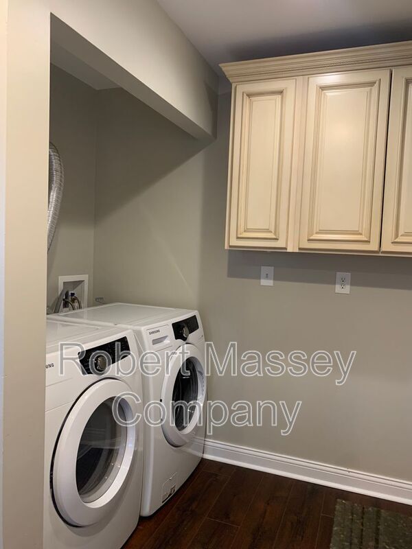 Building Photo - 2383 Clarendon Ave